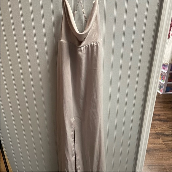 New show Me Your Mumu Veronica Cowl Satin Dress with a ring attached medium - Picture 5 of 7